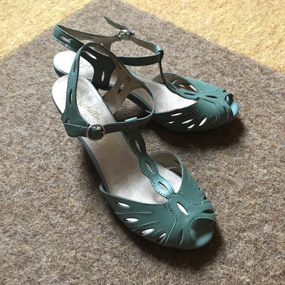 T-strap heels by Seychelles size 7.5 - Trip The Light Fantastic sage green